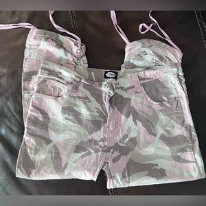 Pink camo capris size large